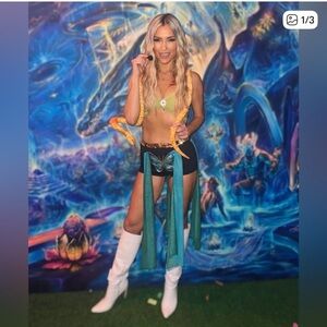 Britney Spears slave 4 u snake costume